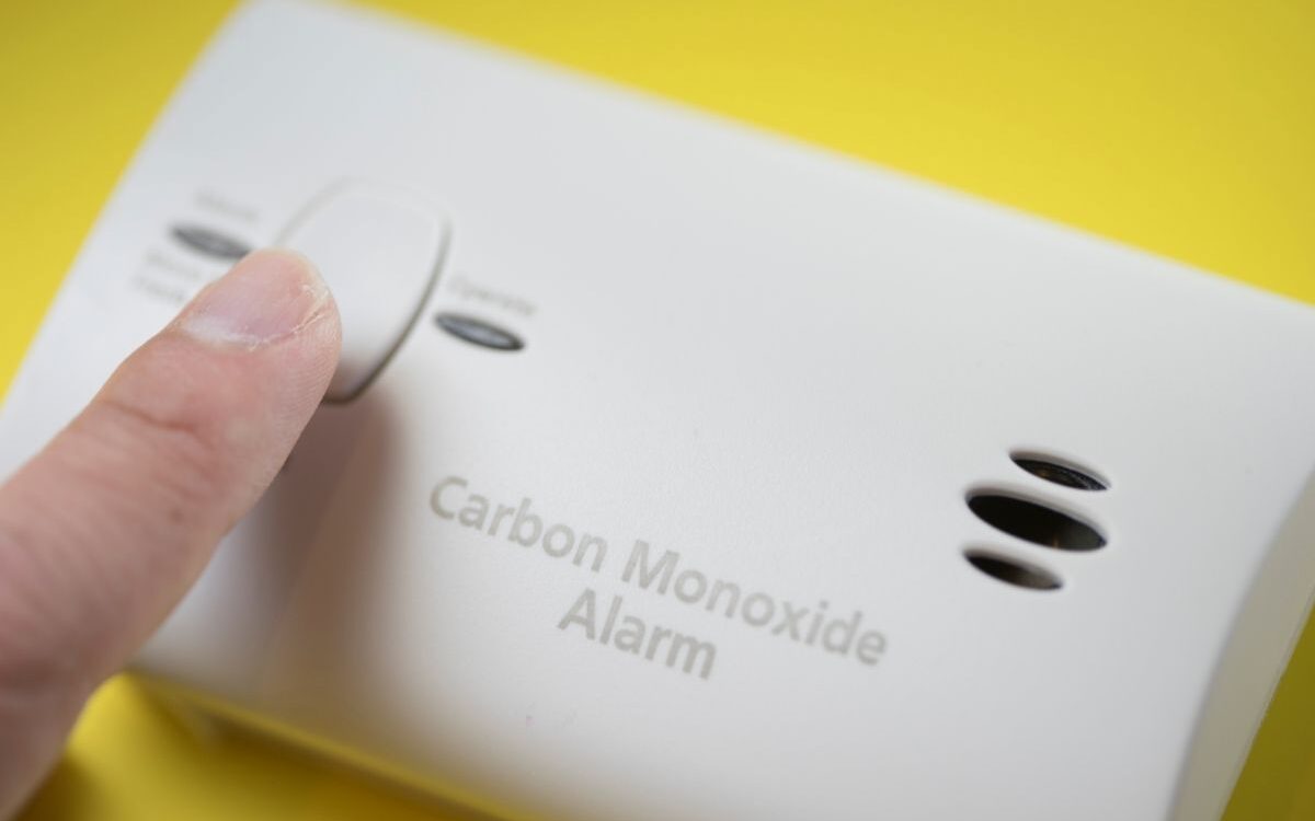 how to fit a carbon monoxide alarm